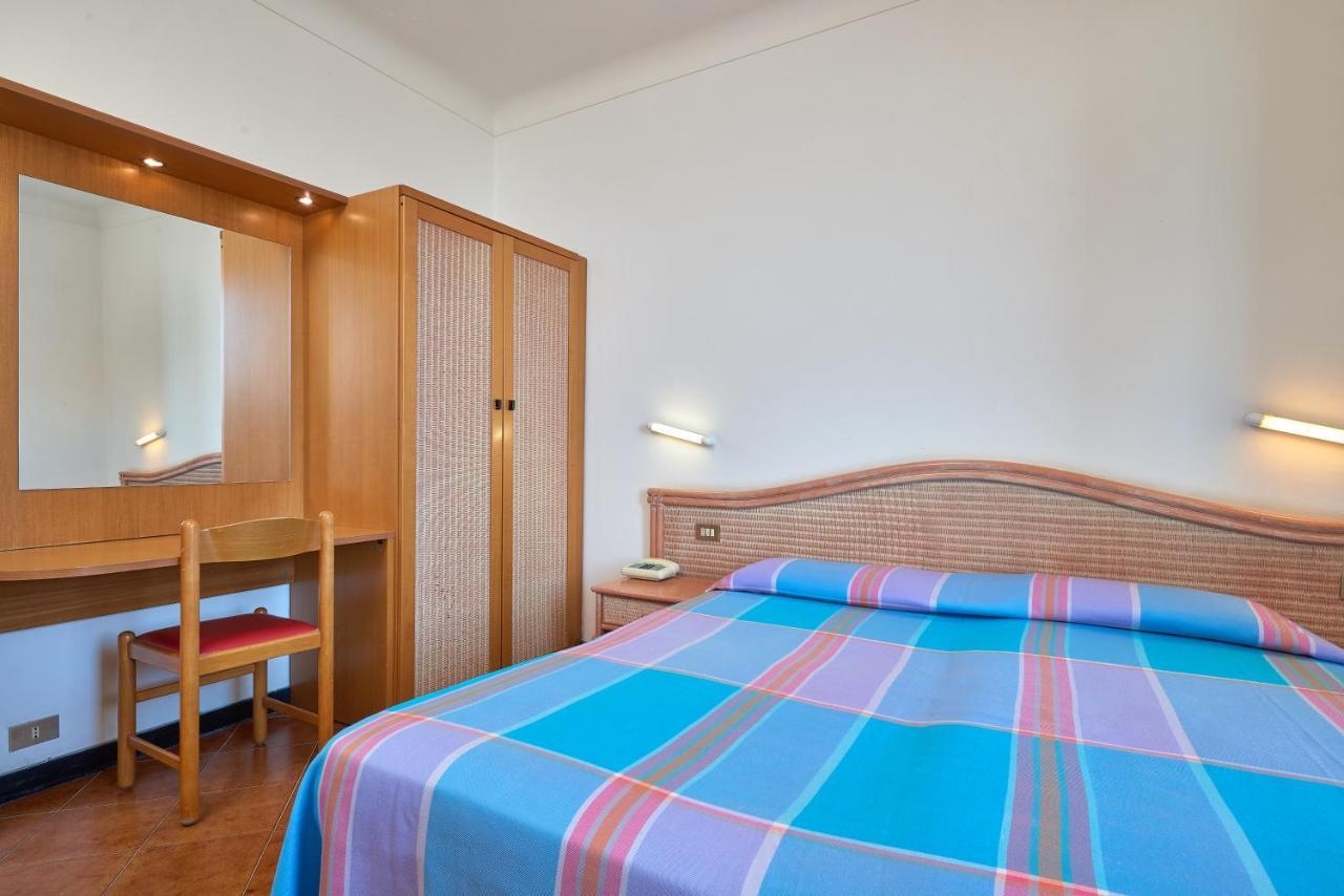 Hotel Garibaldi Finale Ligure Esterno foto