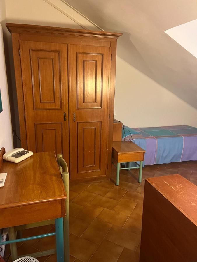 Hotel Garibaldi Finale Ligure Esterno foto